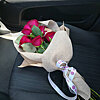 7 красных роз в мешковине - меленькое изображение 2