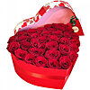 Красные розы в коробке в форме сердца - меленькое изображение 1