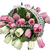 25 белых и розовых тюльпанов в корзине - меленькое изображение 1