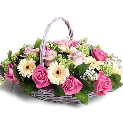 Basket with a pink rose and gerbera "Charm"