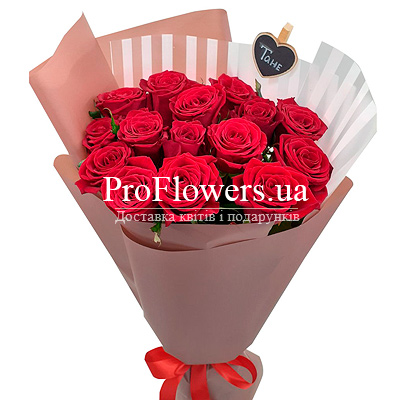 Букет червоних українських троянд "Світлий вечір"