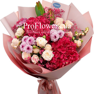 Bouquet with hydrangea "Reverance"