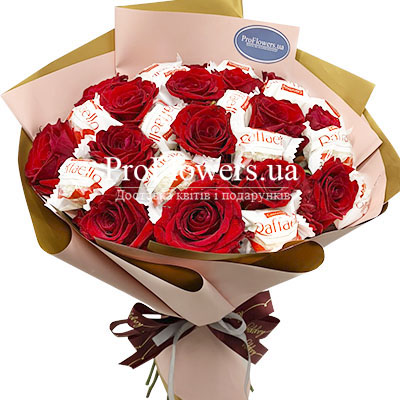 Где купить букет цветов из конфет пионовидные розы цена омск