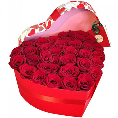 Троянди в коробці у формі серця