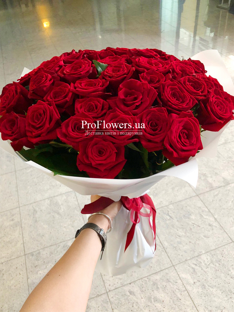 Bouquet of red roses "Viburnum taste" - picture 3