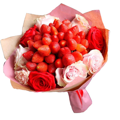 Bouquet of strawberries with flowers "Ruby"