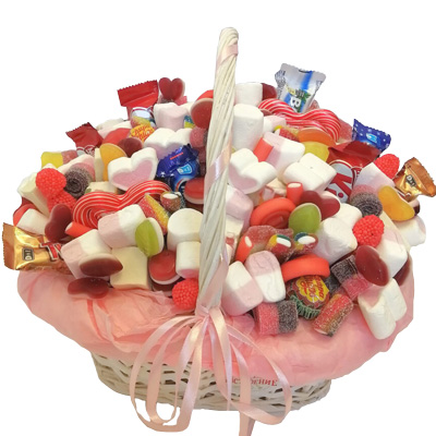 Basket with marshmallow "Sweet tooth"