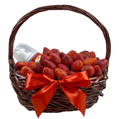 Basket with strawberries "Euphoria"