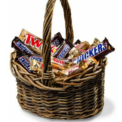 Basket with snickers "Junior"
