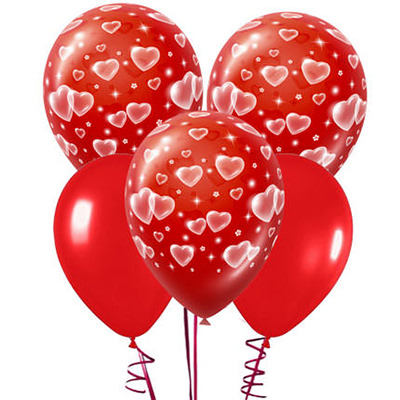5 красных воздушных шаров с сердцами