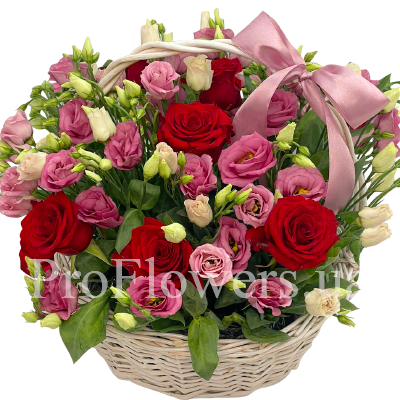 Basket with roses and eustomas