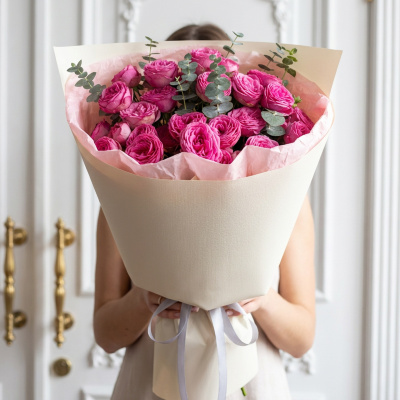 Bouquet of imported spray roses "Raspberry"