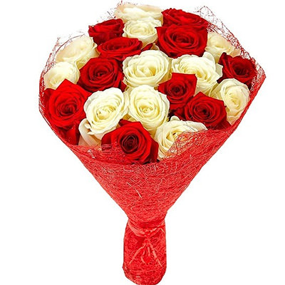 Bouquet of red and white roses "I love"