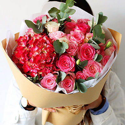 Букет розовых роз и гортензий "Романтика"