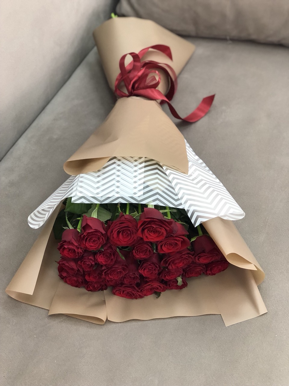 Букет з 25 троянд "Крафт" - зображення 2