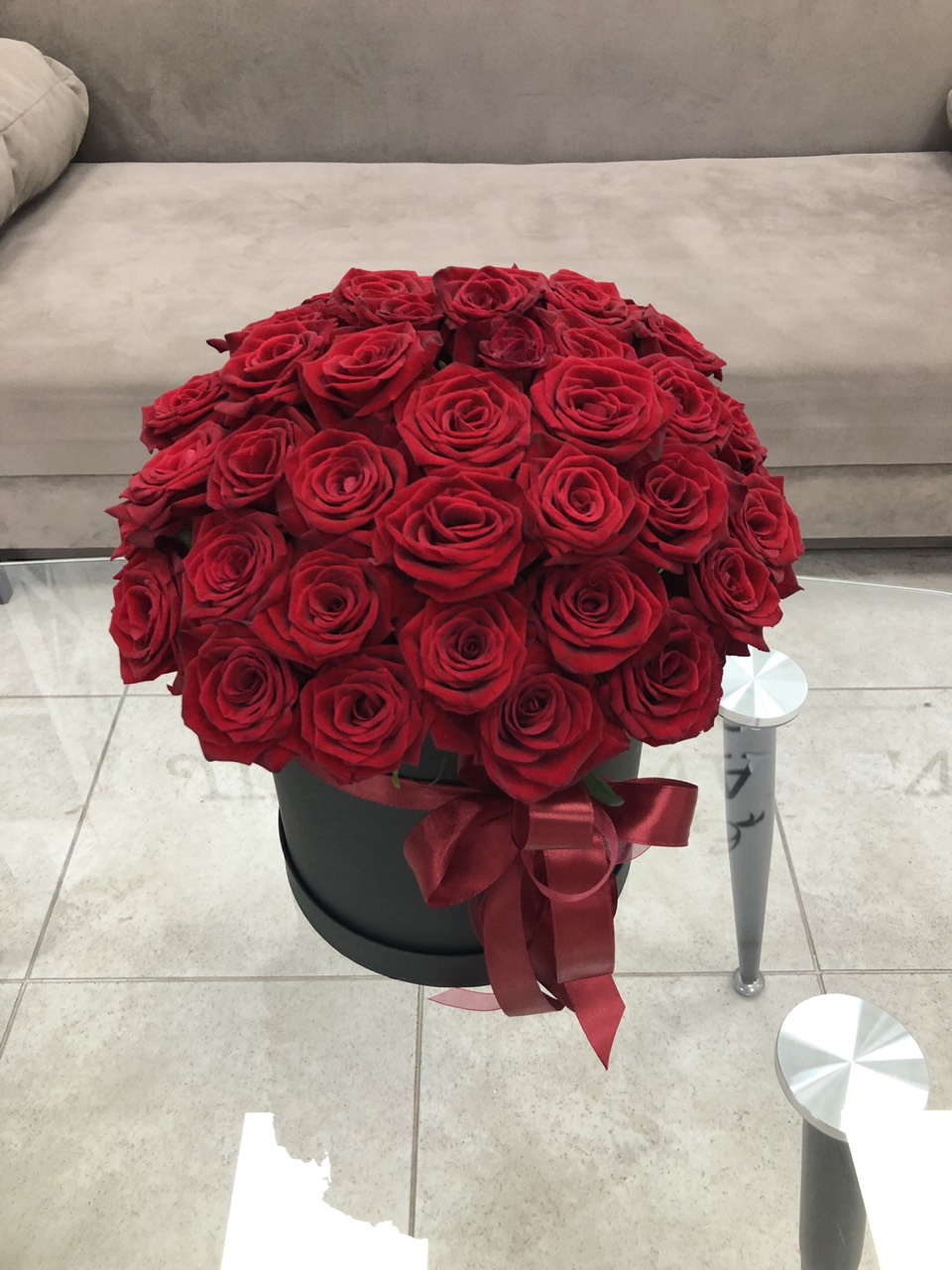 35 red roses in a box - picture 2