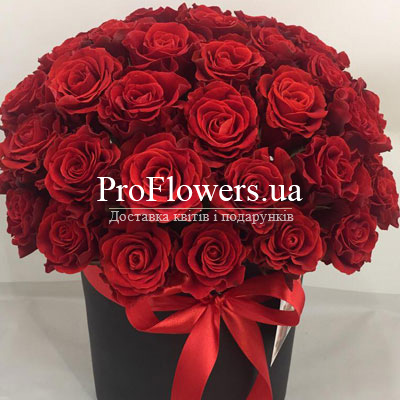 35 red roses in a box - picture 3