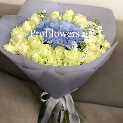 Букет белых роз и гортензий "Голубоглазая" - изображение 2