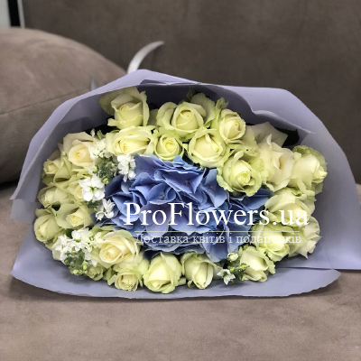 Bouquet of white roses and hydrangeas "Blue-eyed" - picture 3