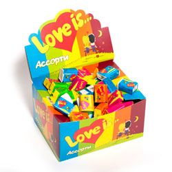 Коробка жвачек " Love is " 