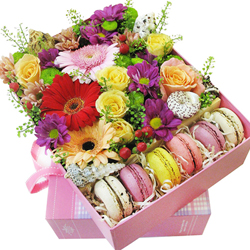 Flowers with macaroons