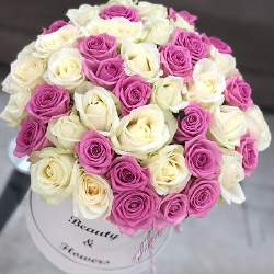 Bouquets with roses in a box