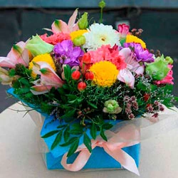 Box with flowers "Spring notes"