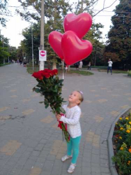 Доставка по Украине - 11 украинских роз на длинной ножке