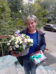 Доставка по Україні - Кошик квітів "Шляхетний смак"