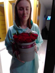 Доставка по Україні - 15 червоних троянд в коробці