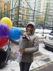 Доставка по Україні - Букет квітів із кульками "Ніжні обійми"