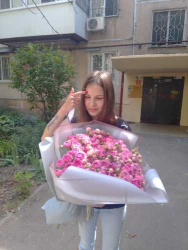 Доставка по Україні - 23 кущові імпортні троянди