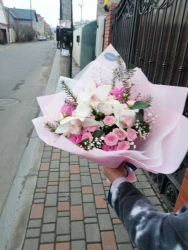 Рожеві троянди та орхідеї "Моїй дорогоцінній" - купити в квітковому магазині ProFlowers.ua