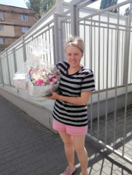Delivery in Ukraine - Delicate roses in the box "Mommy"