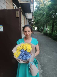 Order with delivery - Bouquet with hydrangea "With Ukraine in the Heart"
