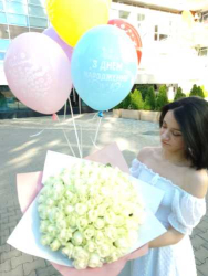 Delivery in Ukraine - 101 white rose with balloons