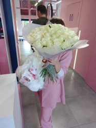 Букет из 51 белой розы "Для возлюбленной" - купить в магазине цветов ProFlowers.ua