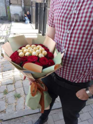 Delivery in Ukraine - Flower-candy bouquet "Tender touches"