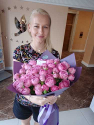 Delivery in Ukraine - Bouquet of peony red roses "PIANO"