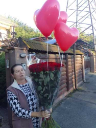 Доставка по Україні -  Букет з 51 червоної метрової української троянди