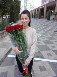 Доставка по Україні - 25 шикарних імпортних троянд (1 метр)