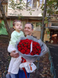 Доставка по Украине - Европейский букет из 51 красной розы