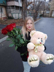 Доставка по Україні - 15 метрових червоних троянд "Фрідом"
