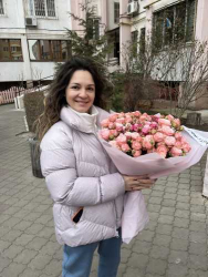 Доставка по Україні - Букет піоноподібних троянд "Vuvuzela"