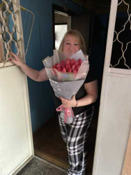 Delivery in Ukraine - Bouquet of 25 red tulips