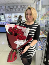 Доставка по Україні - 27 троянд