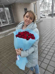 Доставка по Україні -  25 добірних червоних троянд