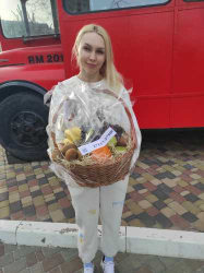 Delivery in Ukraine - Kiwi basket "Bright moments"