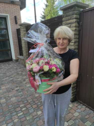 Delivery in Ukraine - Flowers in the box "Delight"