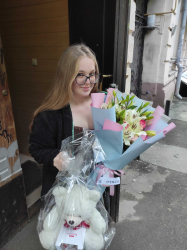 Доставка по Украине - Букет лилий и роз "Нежный поцелуй"